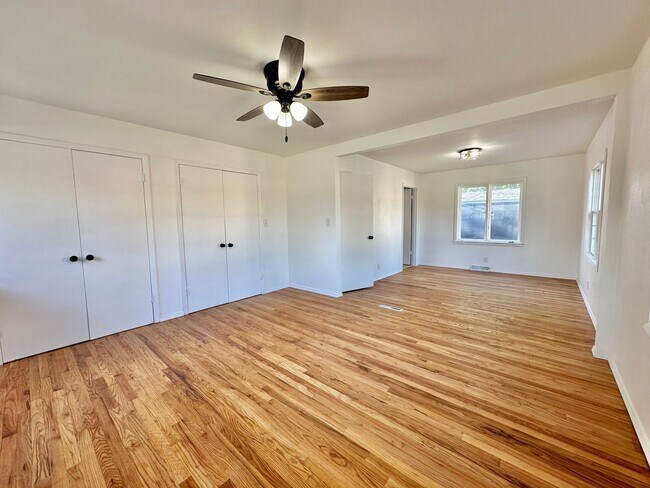 Building Photo - Modern 3+ Bedroom House in Cooper School N...