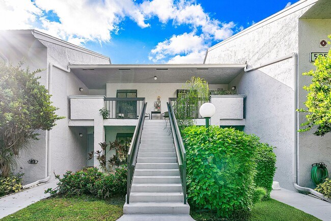 Building Photo - 5054 Golfview Ct