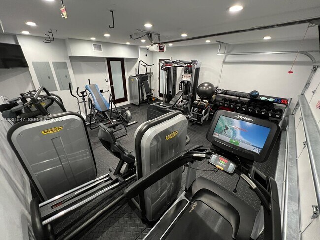 Building Photo - 13300 Biscayne Bay Terrace