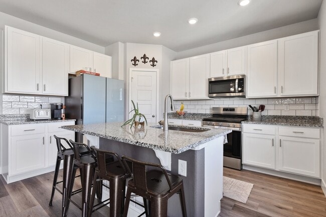 Building Photo - 9870 Hidden Enclave Ct