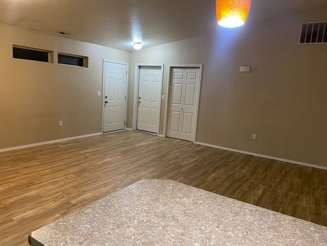 Building Photo - Spacious 3BR Townhome in Spokane