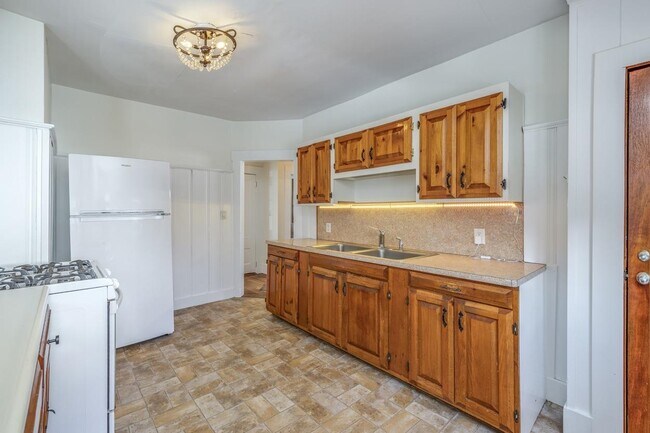 Building Photo - 48 Beacon St