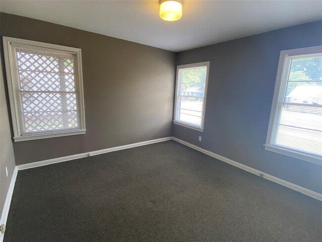 Building Photo - 1514 W Koenig Ln