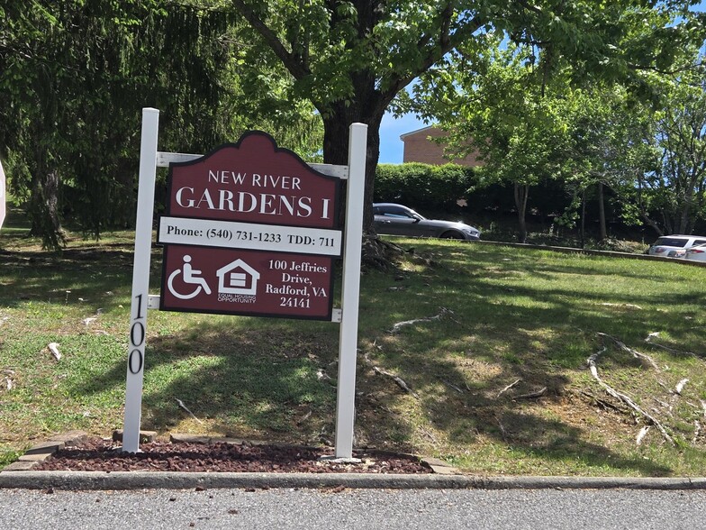 Building Photo - New River Gardens I