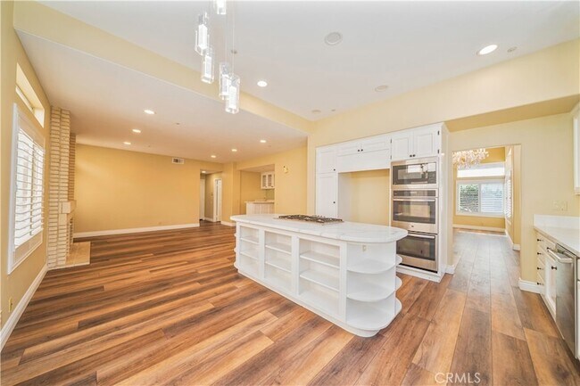 Building Photo - 9531 Montanza Way