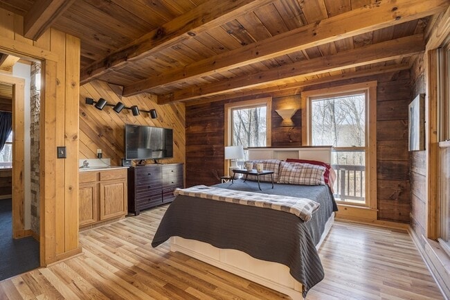 Building Photo - 1762 Burke Hollow Rd