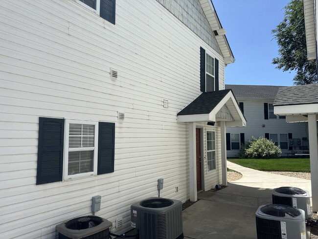 Building Photo - 112 Davis Ave