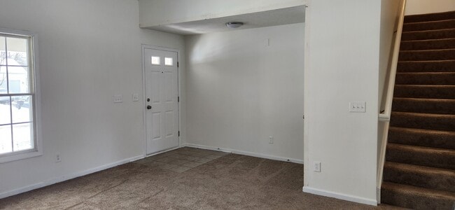 Building Photo - 431 Wheatfield Dr