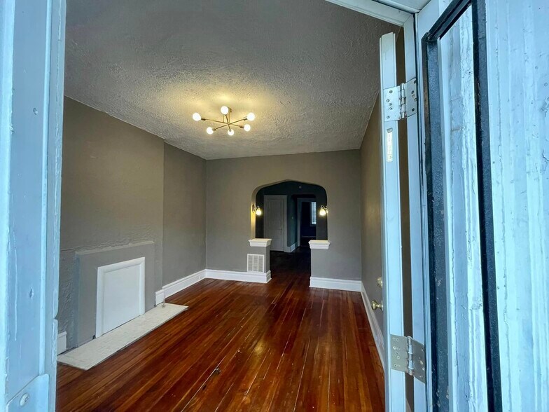 Living Room - 3867 Ashland Ave