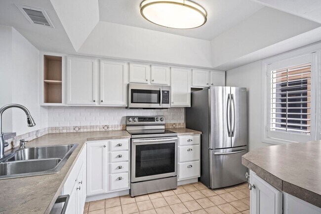 Building Photo - Stunning 2-bedroom, 2-bathroom condo with ...