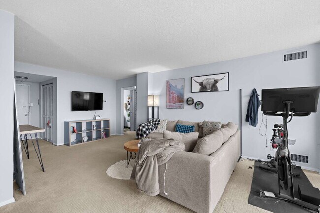 Building Photo - All-Inclusive Luxury Living in Rockville Town Center**