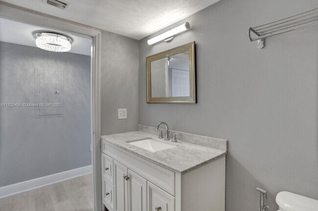 Building Photo - 3000 Coral Wy