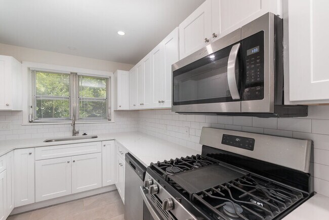 Building Photo - 257 Broad Dr SW