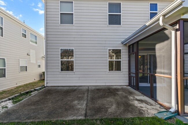 Building Photo - 5023 Lake Grove Blvd