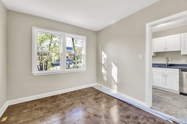 Building Photo - Fully Renovated 3 Bedroom Rowhome- Baltimo...