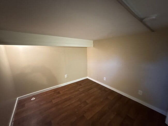 Building Photo - 1615 D St NE