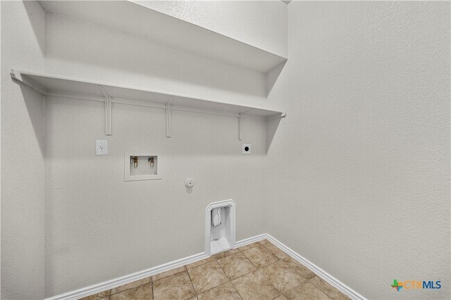 Building Photo - 1602 Gigante Dr