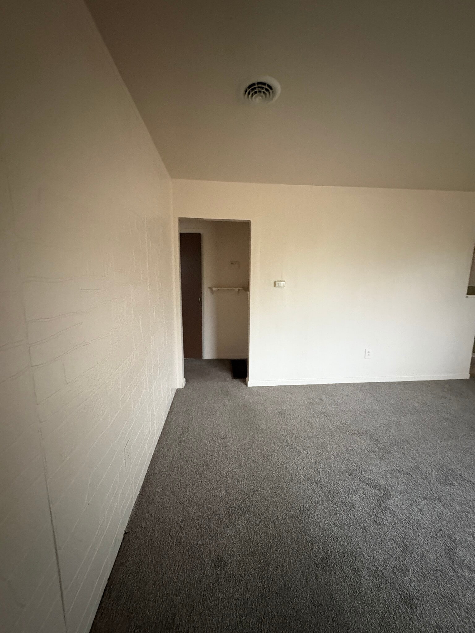 Family Room - 4105 Natchez Ave