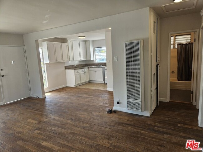 Building Photo - 263 E 84th Pl