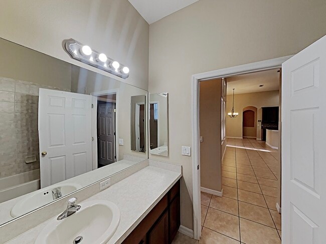 Building Photo - 3465 Bromfield Dr