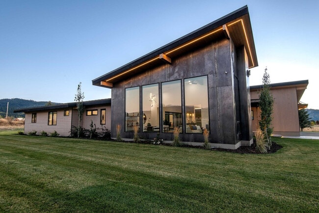 Building Photo - 779 Lucia Ln