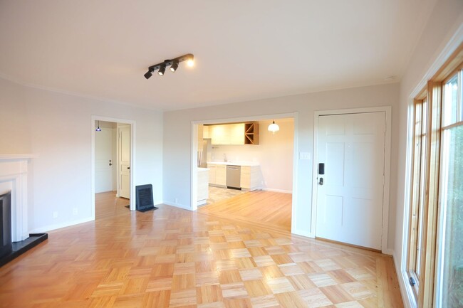 Building Photo - Glen Park: Immaculate Renovated Home 3 Bed...