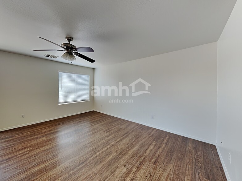 Building Photo - 6727 W Desert Ln