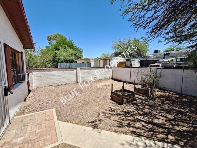 Building Photo - 1224 N Camilla Blvd