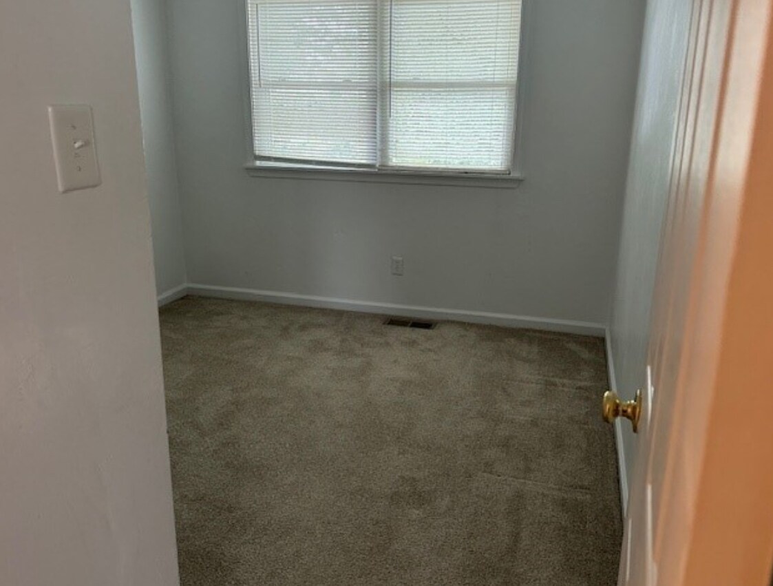 Building Photo - 835 Cathedral Dr