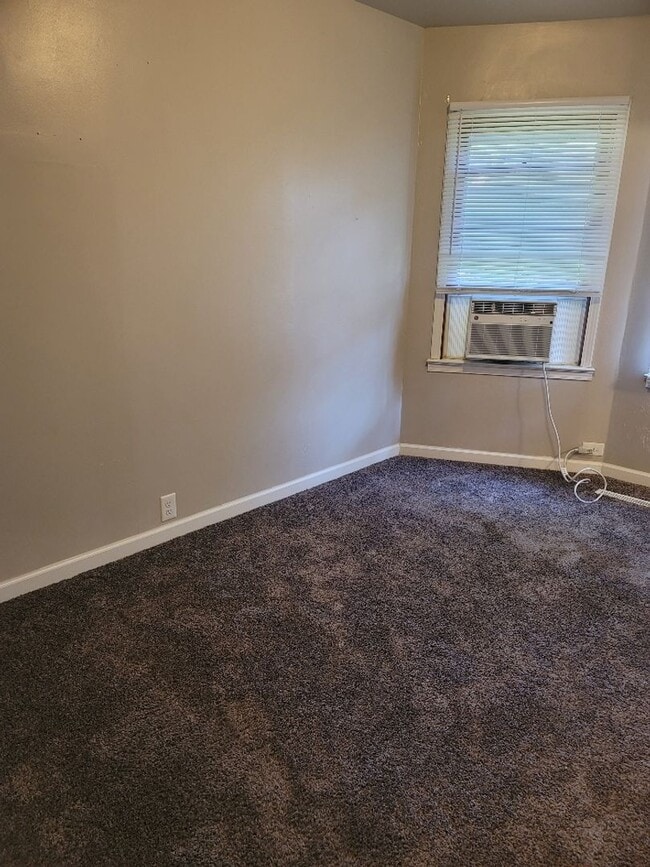 Building Photo - N 3rd Duplex