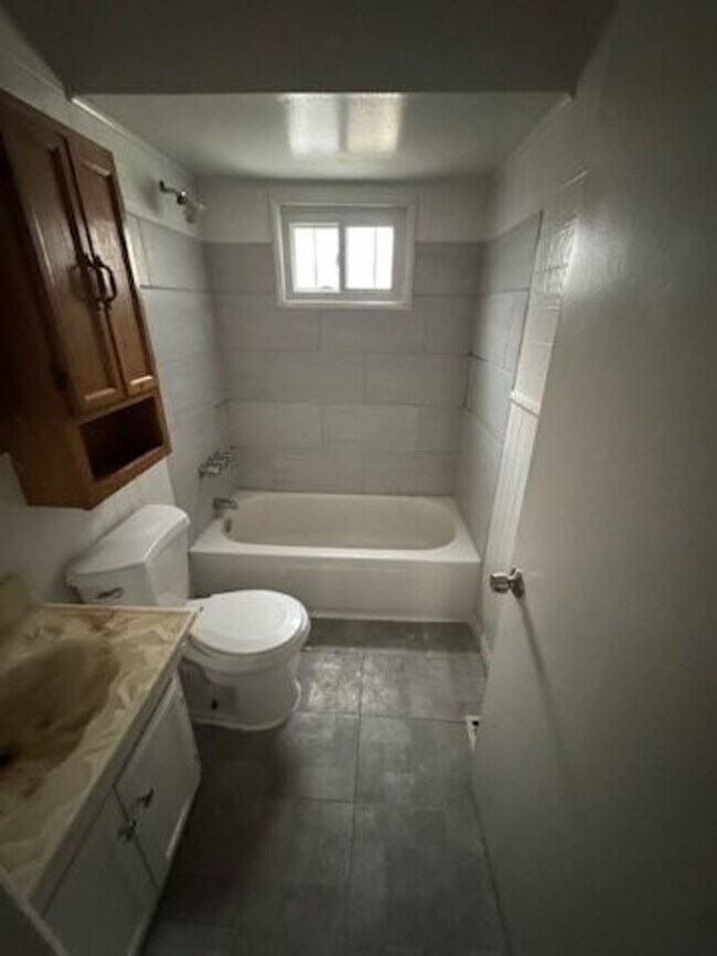 Building Photo - 7501 Lamphere- 3 Bed & 1 Bath FOR RENT