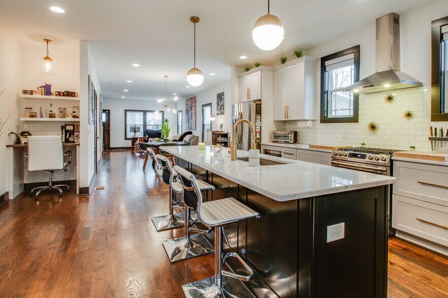 Building Photo - 2910 Davis Ave