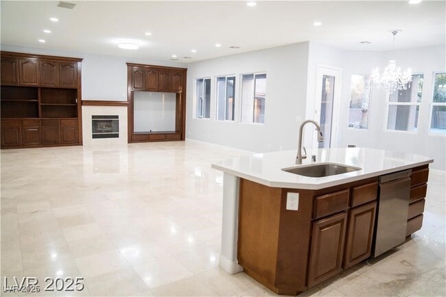 Building Photo - 5527 Breecher Ave