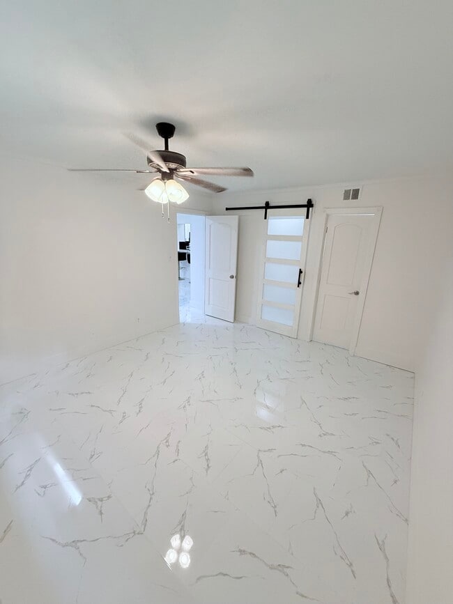 Building Photo - 140 S Cypress Rd