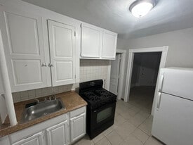 Building Photo - 802 N 8th St