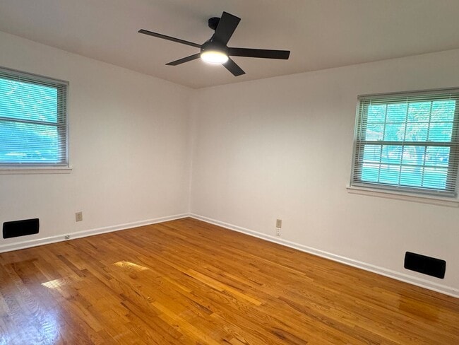 Building Photo - {6617} Move in ready + Updated + Attached Garage