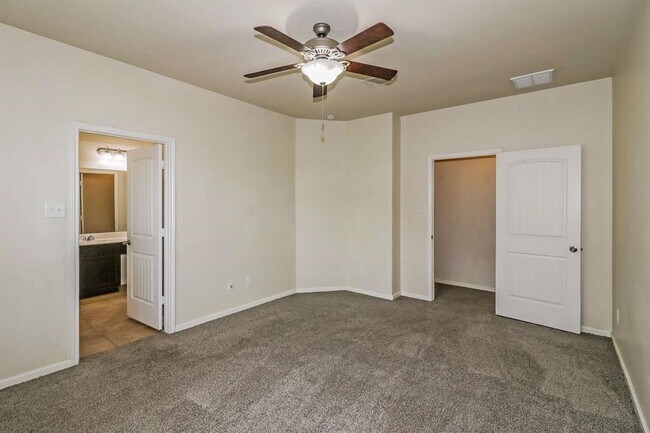 Building Photo - 3434 Tulip Trace Dr