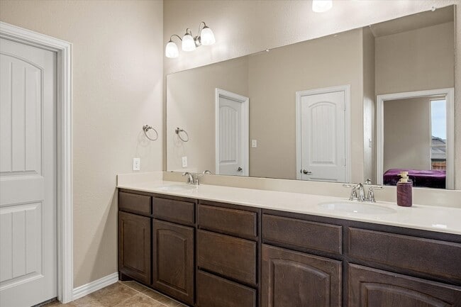 Building Photo - 228 Mineral Point Dr