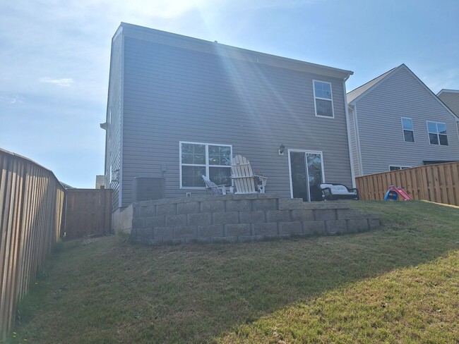 Building Photo - Lovely Four Bedroom Home  Appropriately 5 Minutes Away from Gate Ft Jackson and 30 Minutes from S...