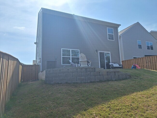 Building Photo - Lovely Four Bedroom Home  Approximately 5 Minutes Away from Gate Ft Jackson and 30 Minutes from S...