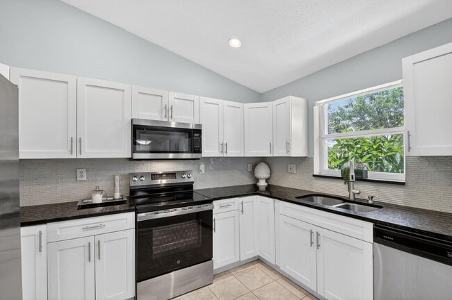 Building Photo - 1080 Salmon Isle