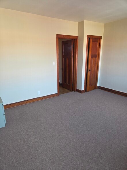 Building Photo - 302 Folcroft St