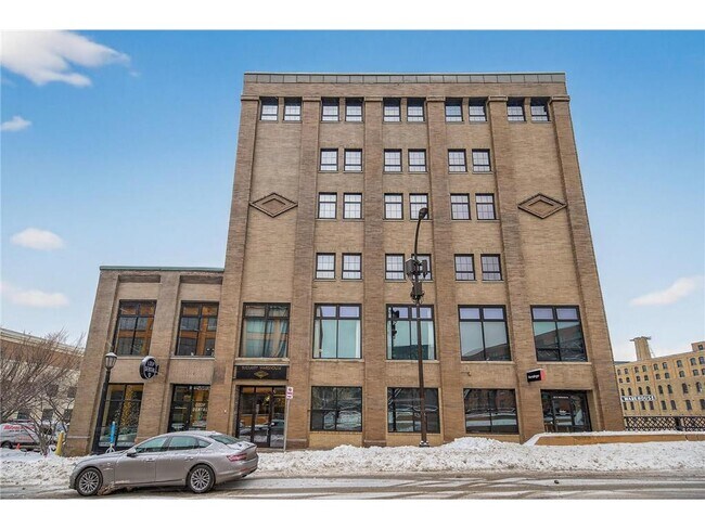 Building Photo - 404 N Washington Ave