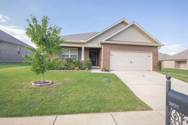 Building Photo - Spacious Full Brick in Athens City Limits!...
