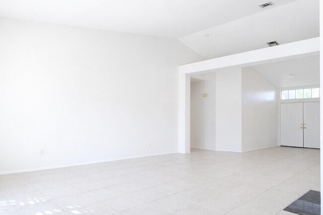 Building Photo - 78715 Naples Dr