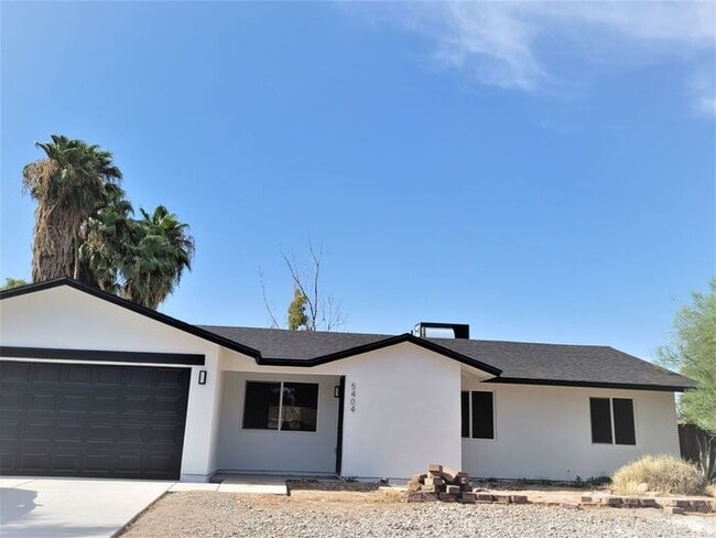 Building Photo - Stunning Completely remodeled 4-bedroom wi...