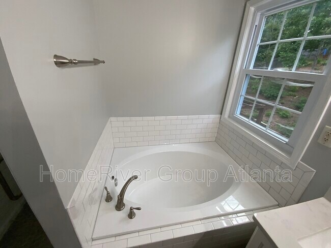 Building Photo - 7340 Lanier Cove Ct
