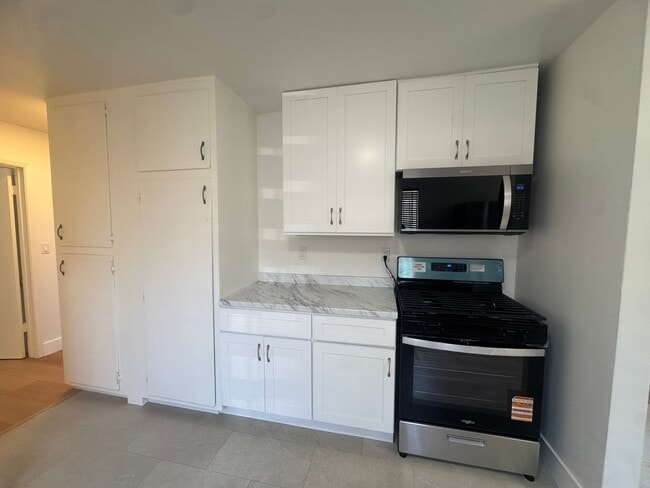 Building Photo - 4018 W 142nd St