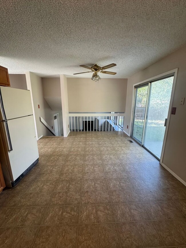 Building Photo - Lovely 3 bedroom 2 bath in North Colorado Springs