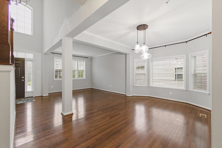 Building Photo - 7585 Holly Ridge Dr